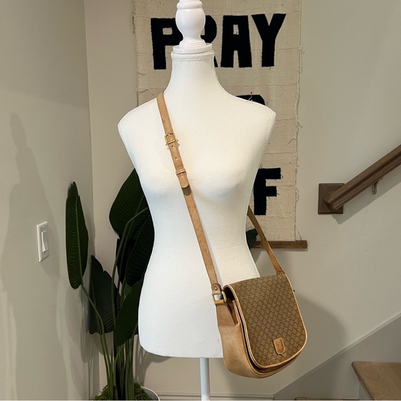 Celine Triomphe
Vintage Monogram Crossbody Bag - Picture 10 of 10